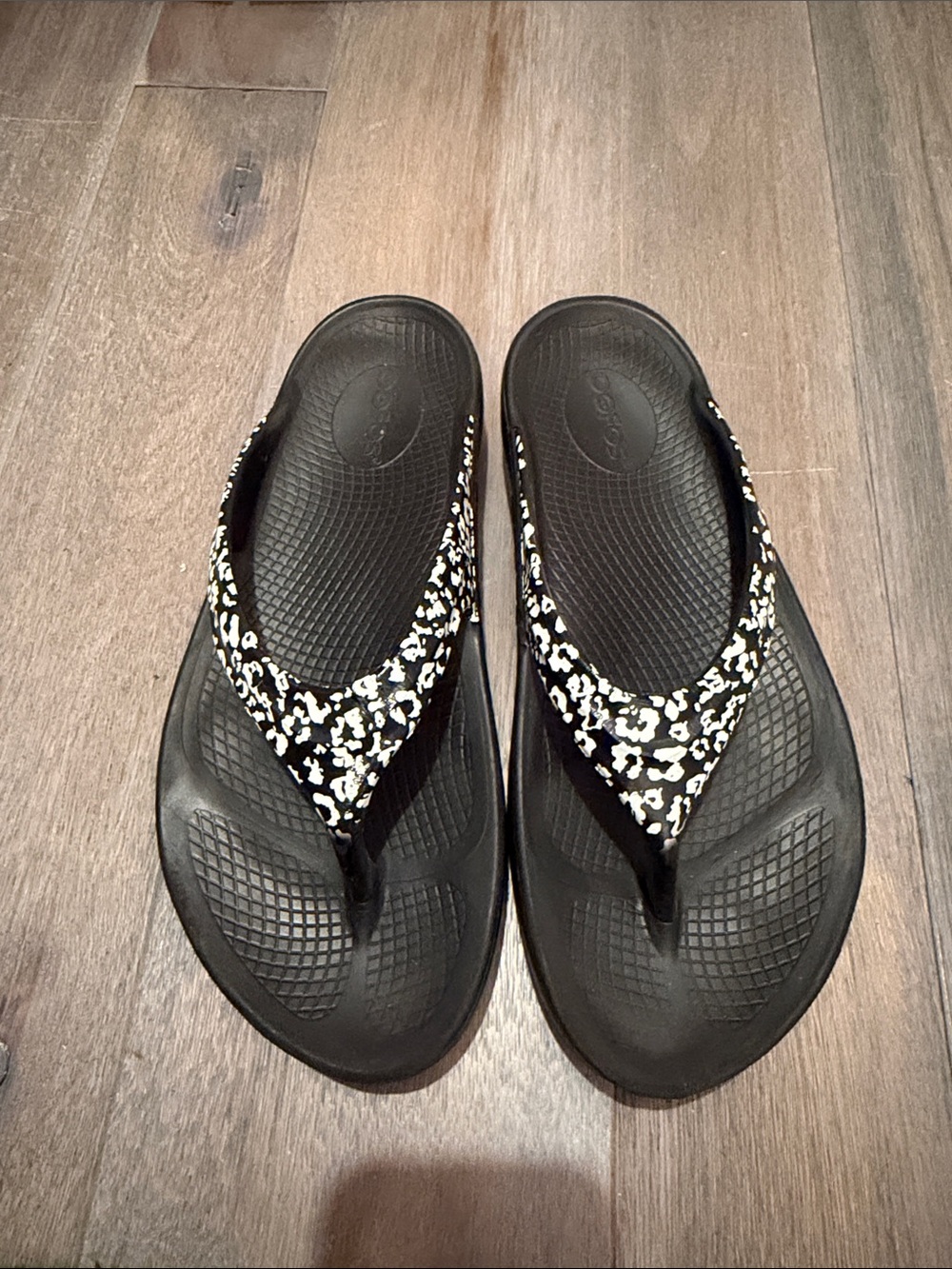 OOFOS Black Flip-Flop Sandals with White Leopard Strap